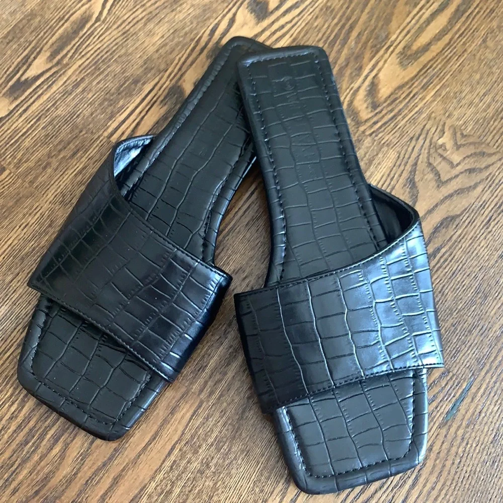 Sandals - Picture 1 of 5
